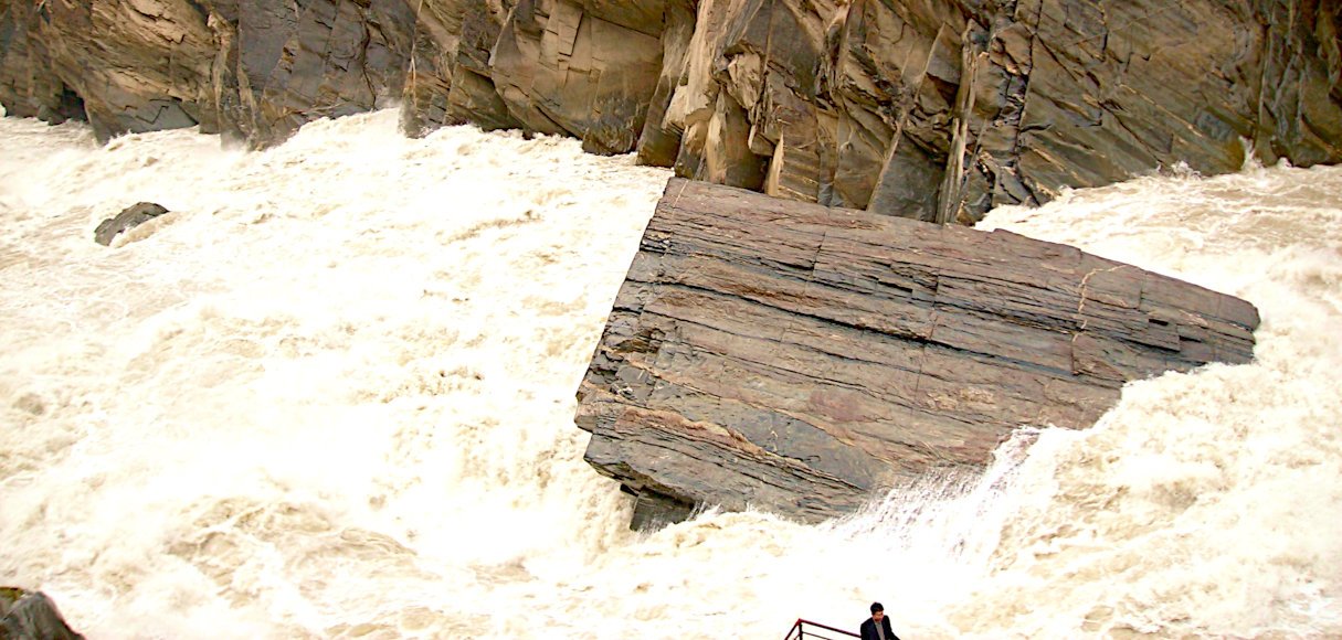 surging river of Tiger Leaping Gorge  