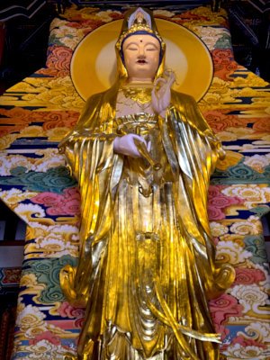 statue of Guanyin in Lingquan temple of Suining city
