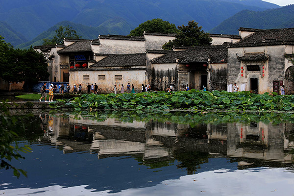 hongcun village in huangshan 